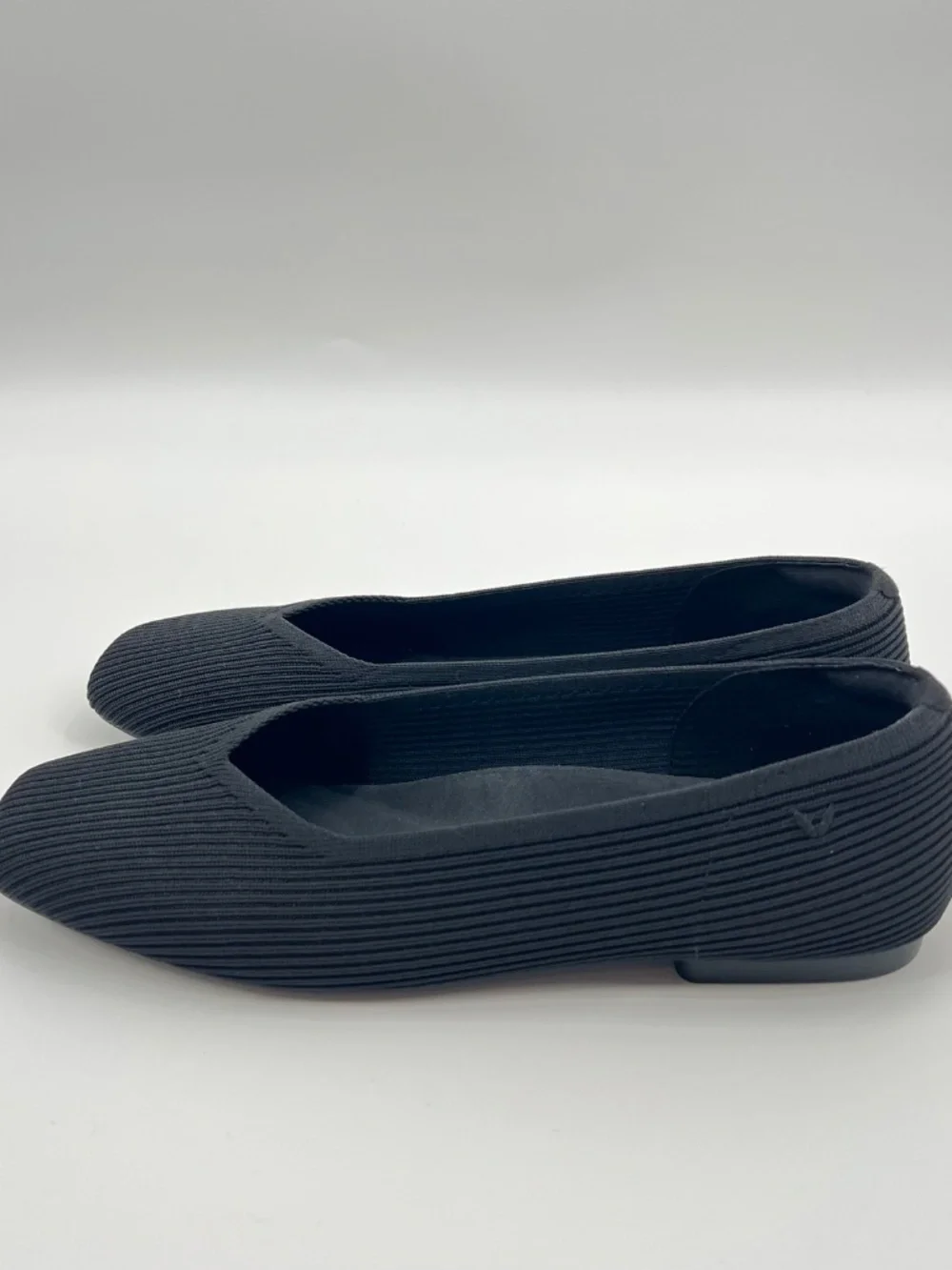 NWOB Vivaia Women's Black Margot 2.0 Square-toe V-Cut Flats Size EU 41 (US 9.5)
